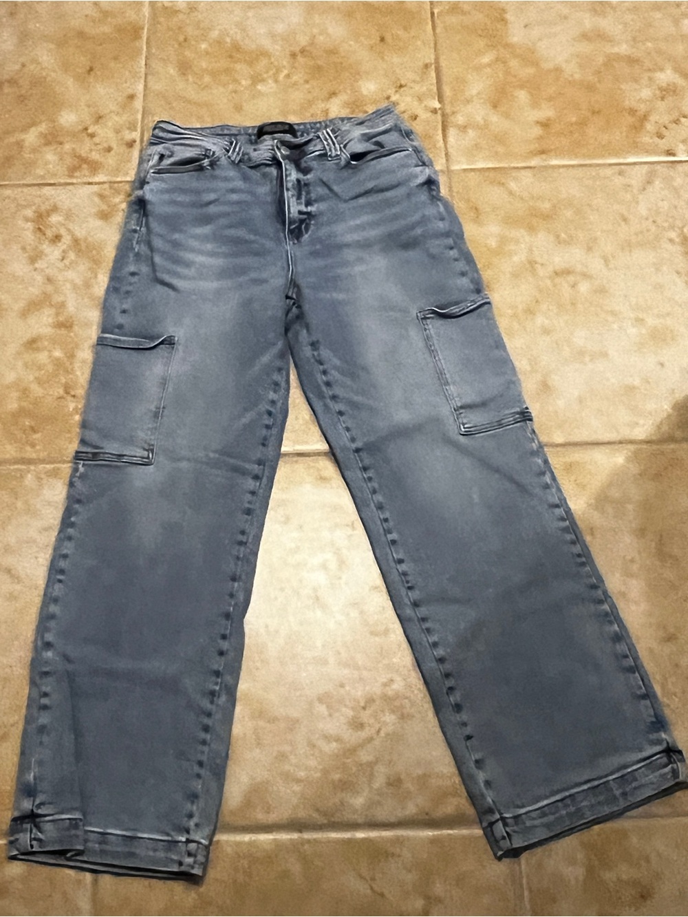 Women’s Judy Blue Cargo Jeans in Faded Blue